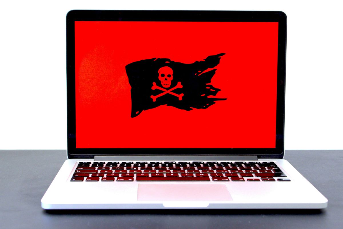 Pirataria gera cerca de R$ 473 bilhões por ano e amplia pressão sobre comércio digital
