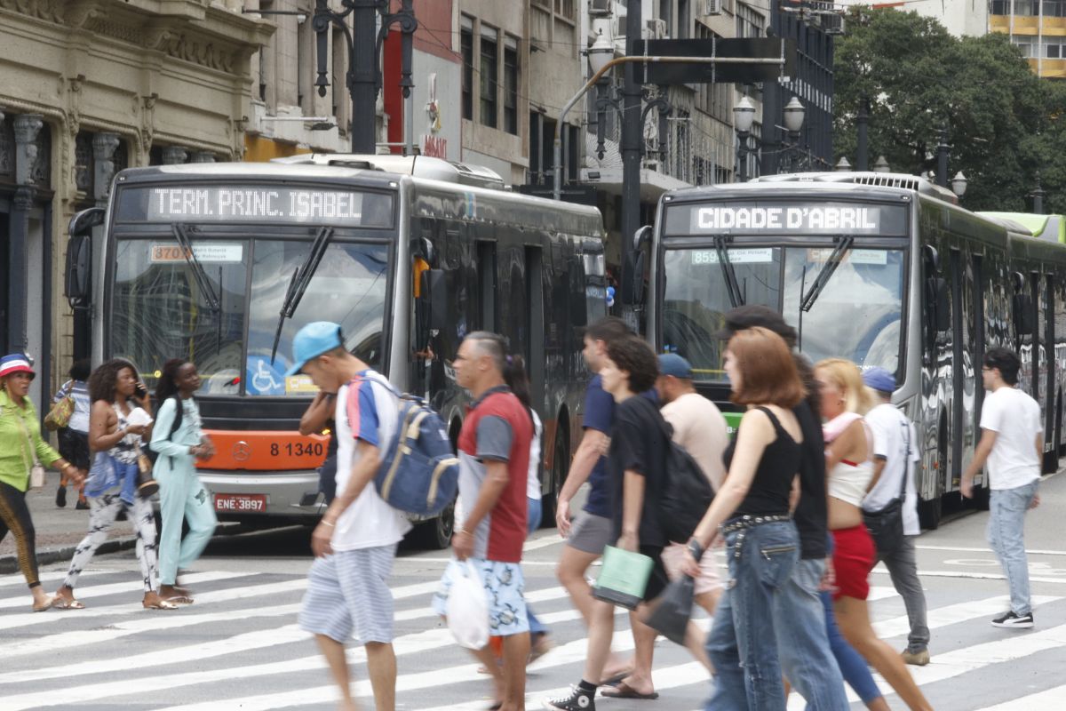 Mais de 70% dos brasileiros apoia o fim da escala 6×1; relembre a proposta