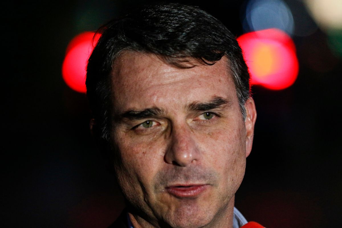 PL vai ao TSE e questiona pesquisa AtlasIntel após queda de Flávio Bolsonaro