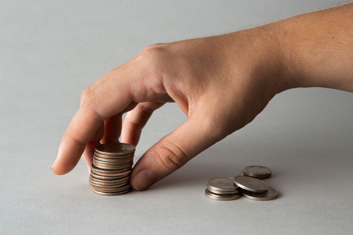 Projeções do Focus expõem desafios econômicos para futuro governo, avalia economista
