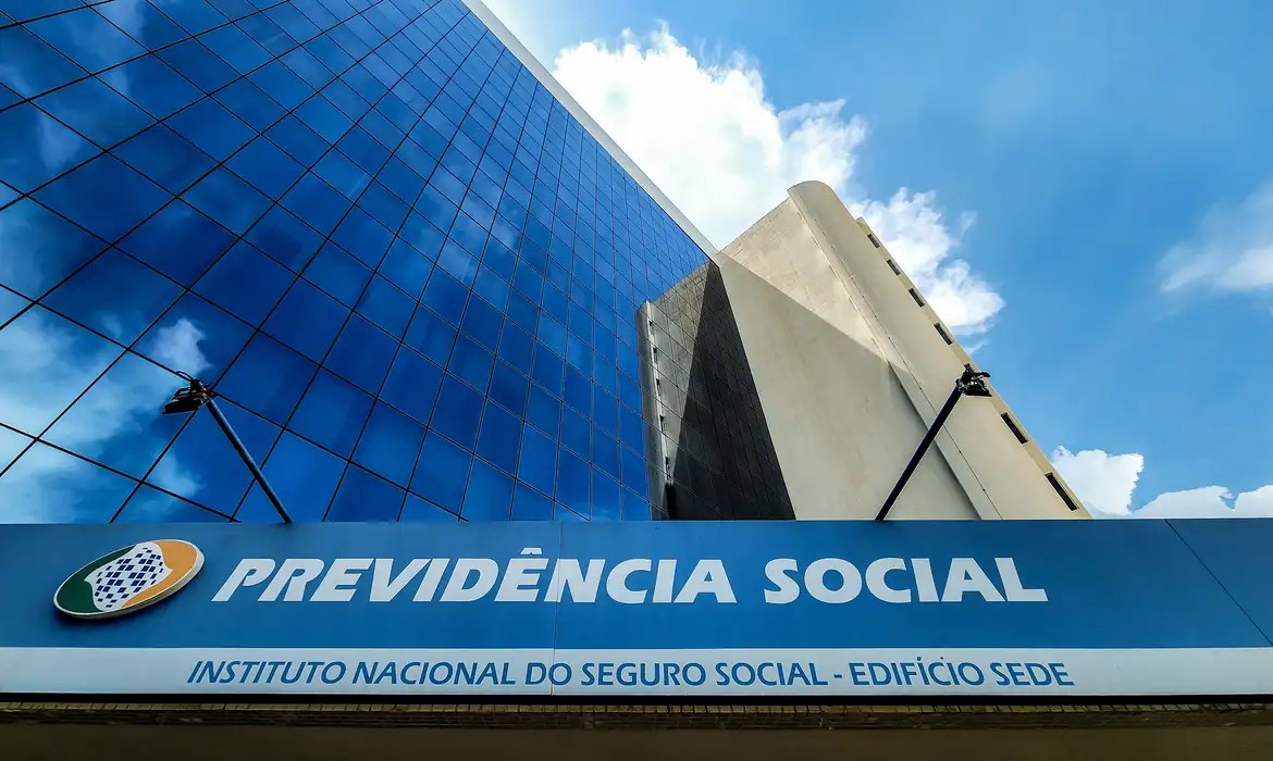 STF suspende julgamento sobre pagamento integral de aposentadoria especial