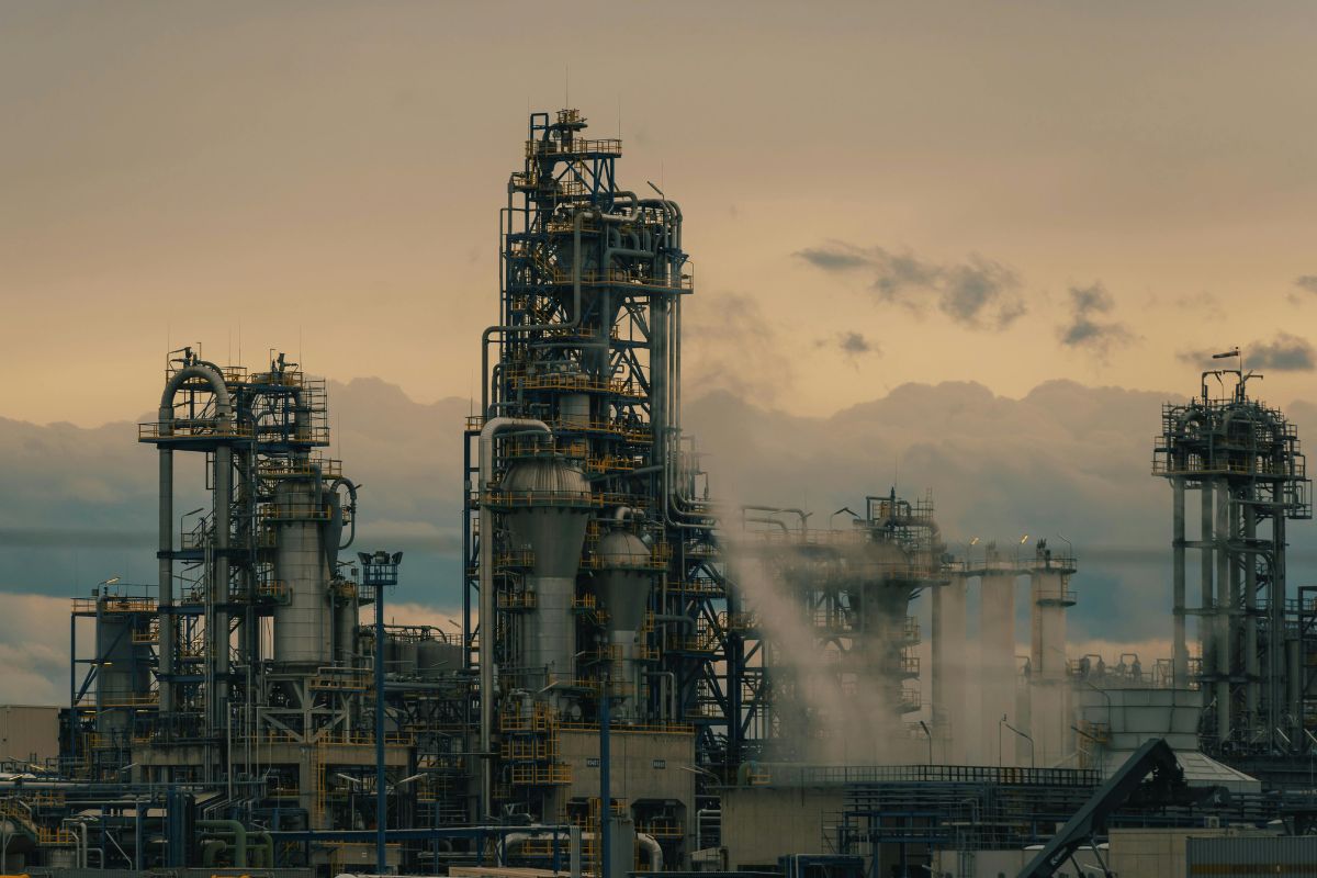 Justiça do Trabalho impõe efetivo mínimo em unidades da Petrobras durante greve