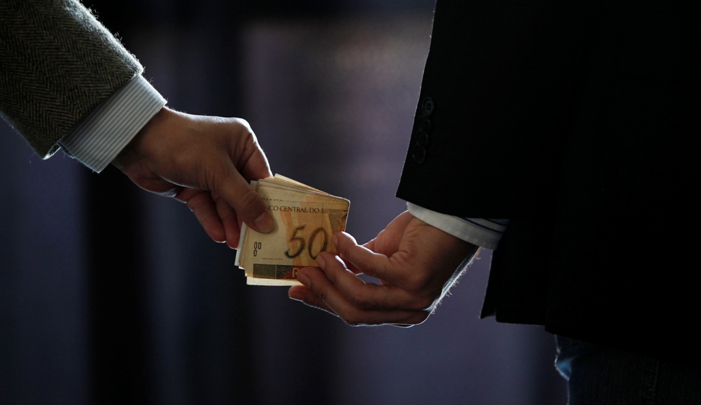 Empresa só pode processar diretores corruptos após anular assembleias que validaram seus atos