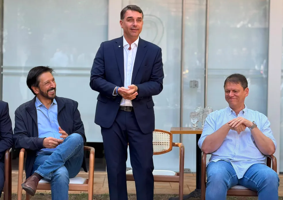 Centrão evita ser vice de Flávio por não ver benefício, só custo