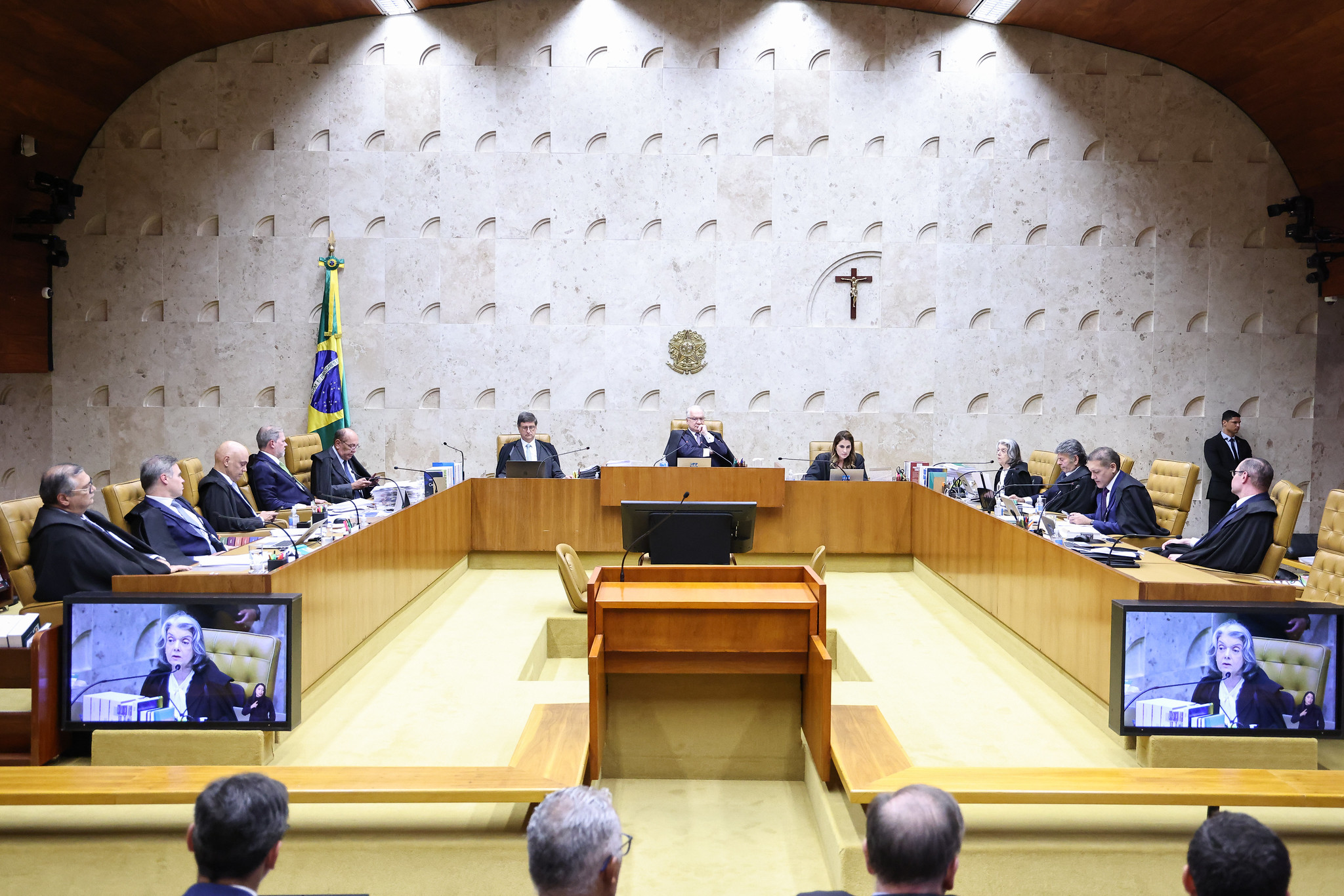 Ao limitar penduricalhos, STF acena ao Congresso