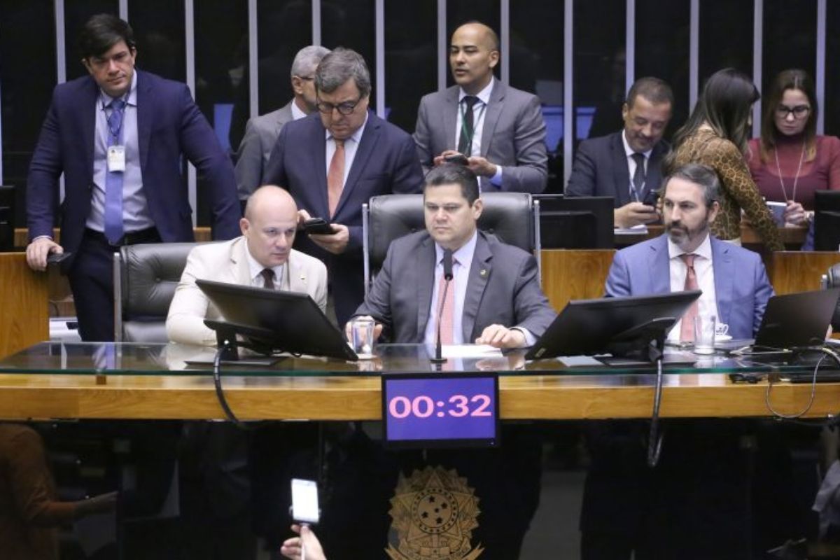 Congresso exige exame toxicológico para primeira CNH e isenta taxas para Embrapa