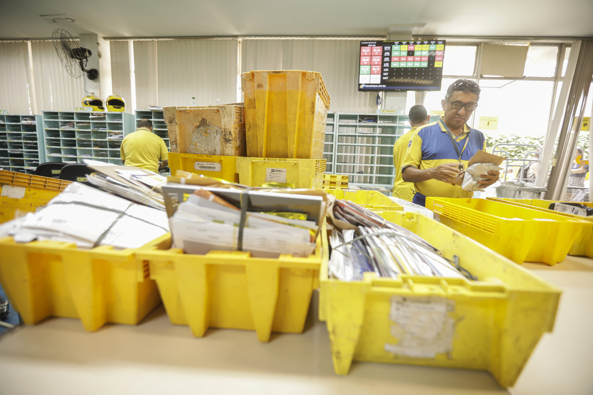 Crise empurra Correios para o mercado em busca de fôlego