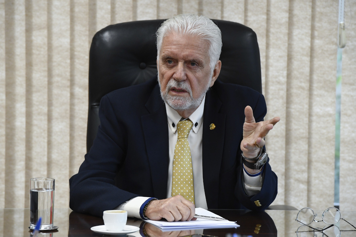 Jaques Wagner afirma não ser réu e nega relação com Banco Master