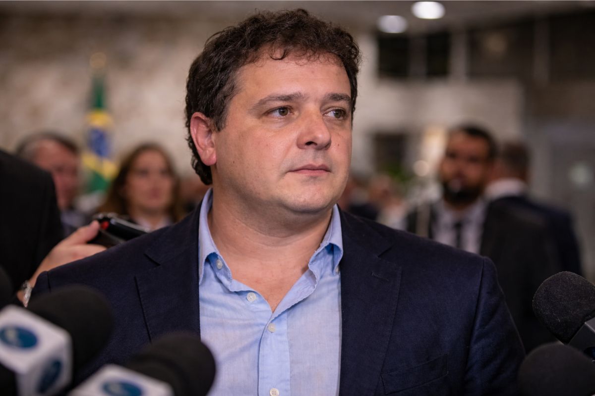 Planalto respira aliviado após presidente da CPMI do INSS dizer não ter provas contra Lulinha