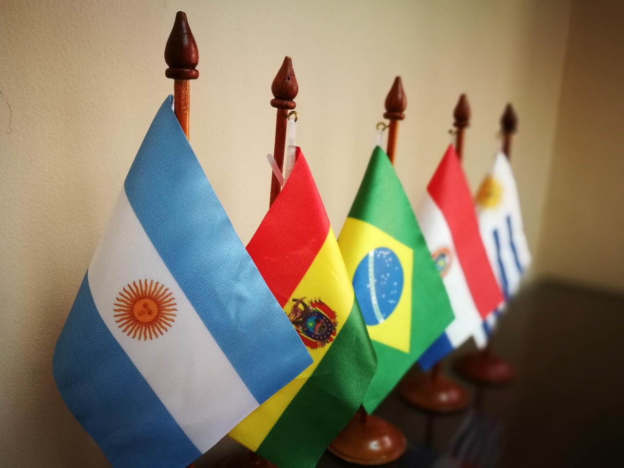 Com eleição definida na Bolívia, direita passa a governar 5 dos 12 países da América Latina