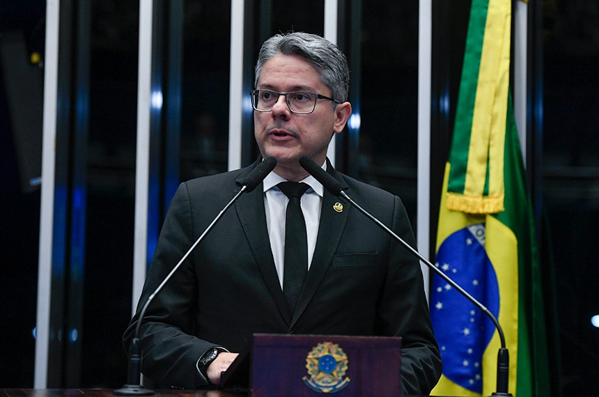 Julgamento no TSE faz Alessandro Vieira passar de caçador a caça