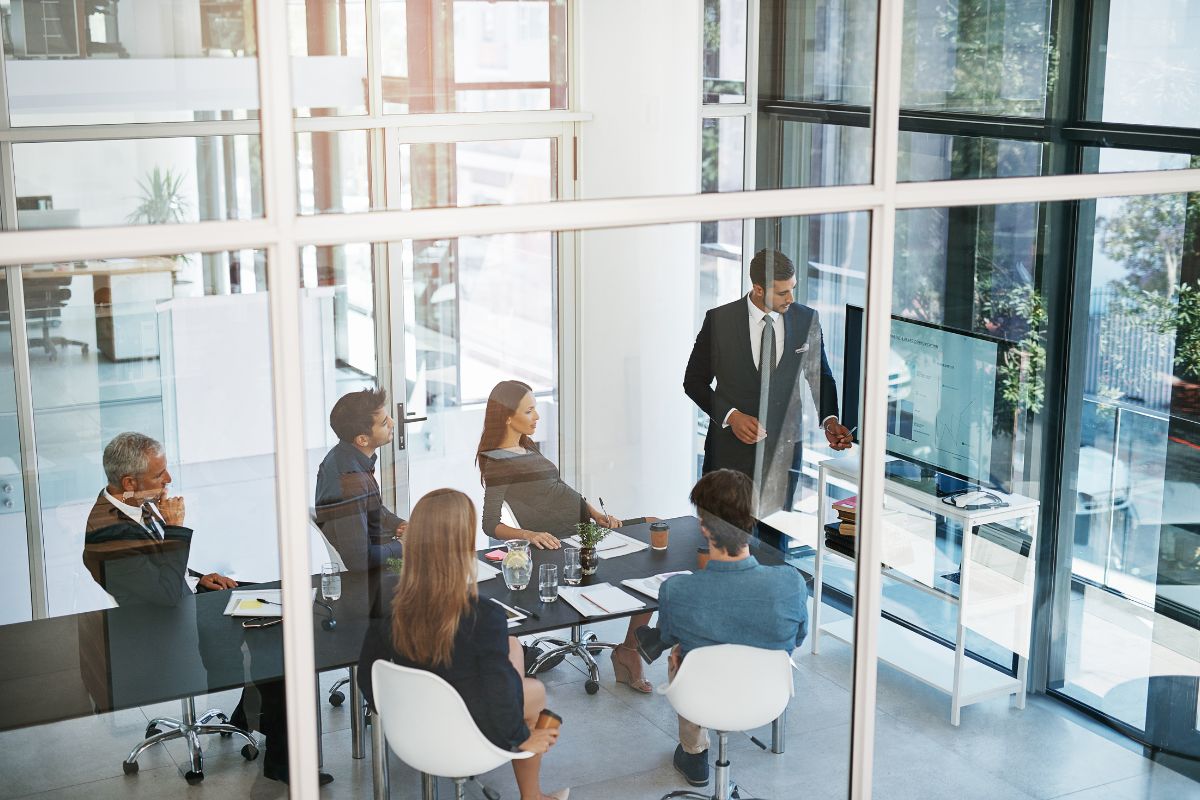 Como manter a competitividade empresarial em meio a guerras, tarifas e crises políticas?
