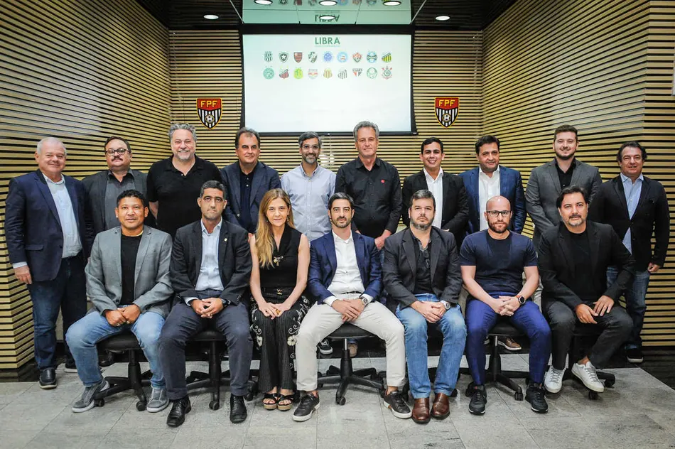Ligas de futebol evitaram multas milionárias ao negociarem com o Cade