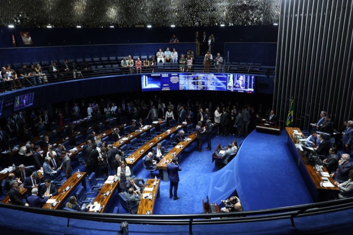 Senado aprova licença-paternidade de até 20 dias; como isso impacta o mercado de trabalho?