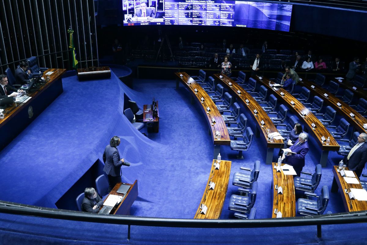 Senado avalia fundos da Justiça Federal e acordo com Austrália