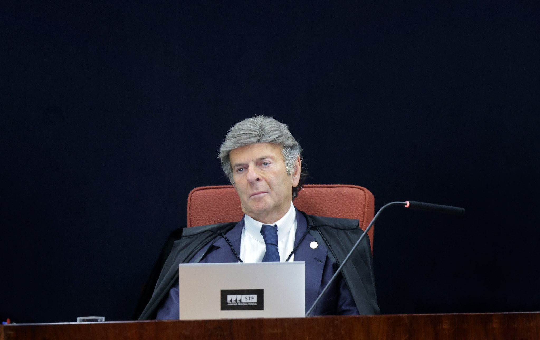 Pedido de vista de Fux em caso sobre taxa de entrega de contêineres incomoda o setor