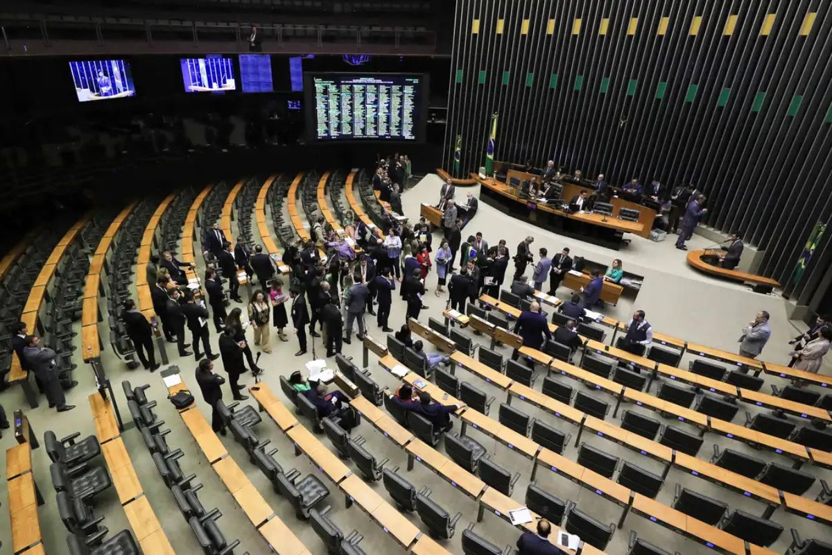 Projeto que prevê isenção de tributos para data centers avança com prioridade na Câmara