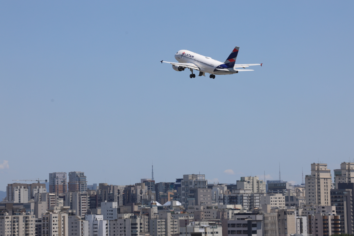 LATAM expande voos domésticos em 9% com foco em Guarulhos, Congonhas e Brasília