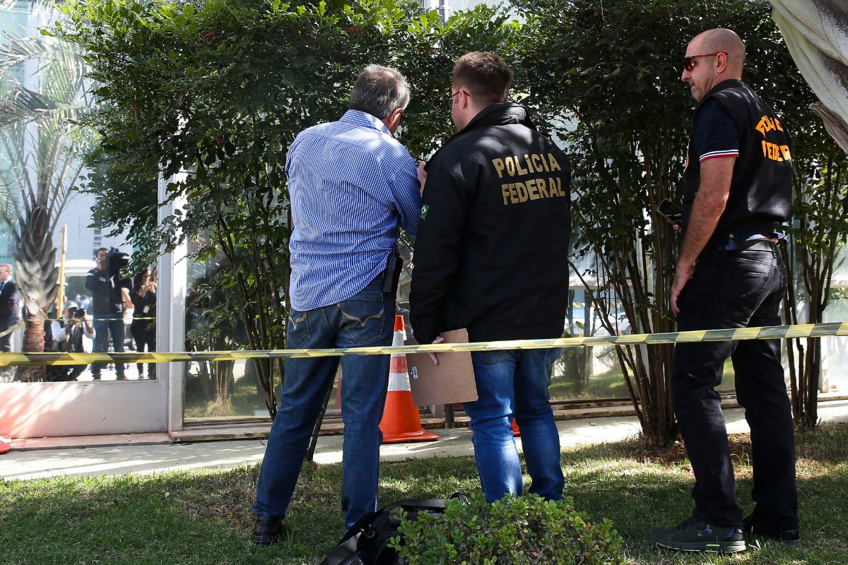 Entenda operação da PF que mira aliado de Flávio Bolsonaro e ex-chefe da Polícia Civil do RJ
