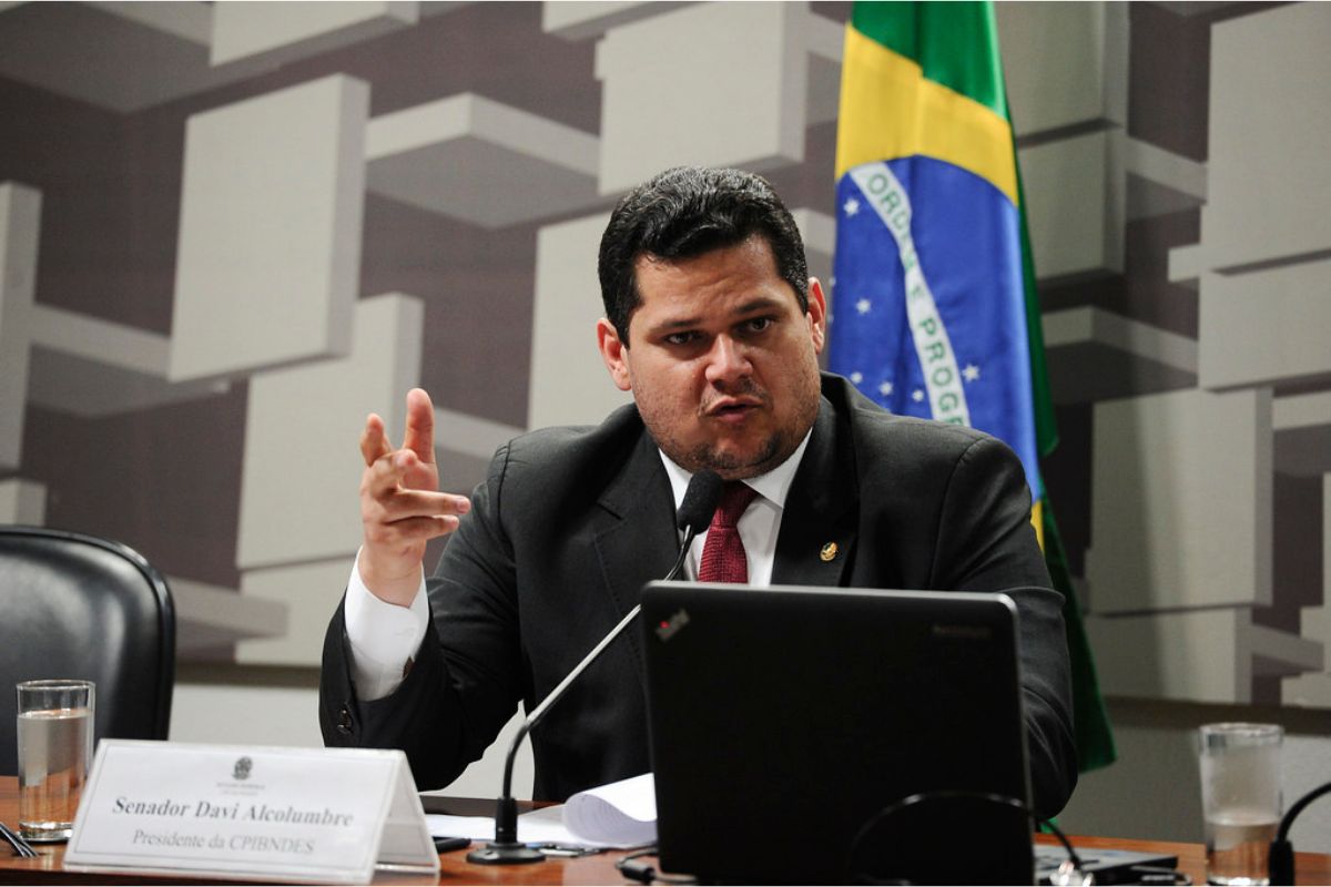 Davi Alcolumbre promulga lei que destina recursos milionários para proteção sanitária no campo