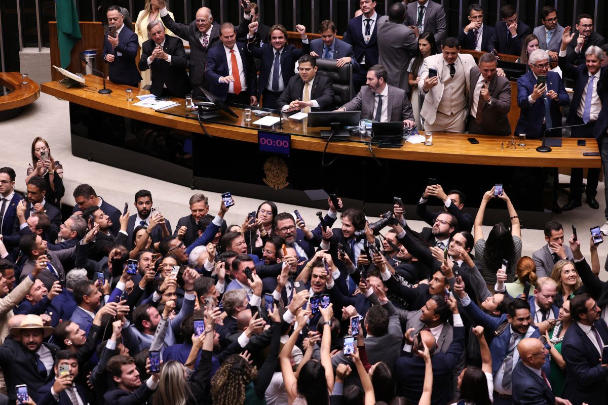 Saiba como foi a votação no Congresso que derrubou veto de Lula ao PL da Dosimetria