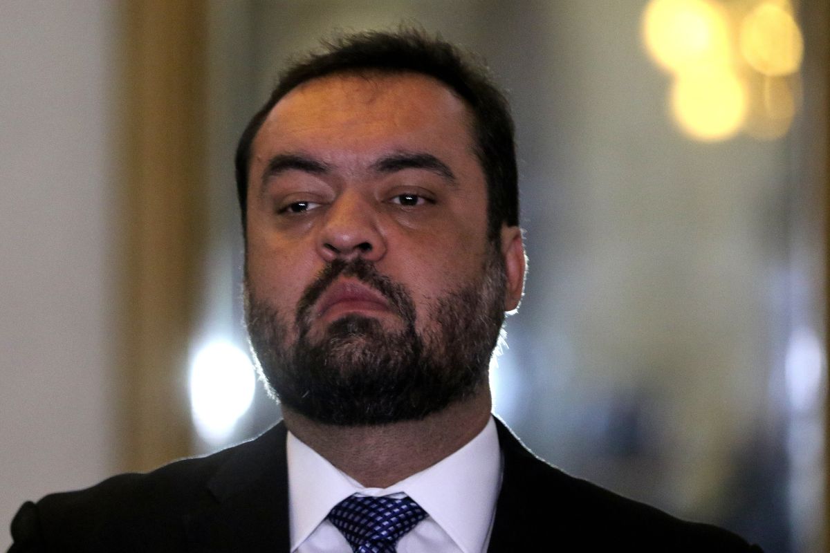 Quem é Cláudio Castro e o que levou o ex-governador à mira da PF na Operação Sem Refino