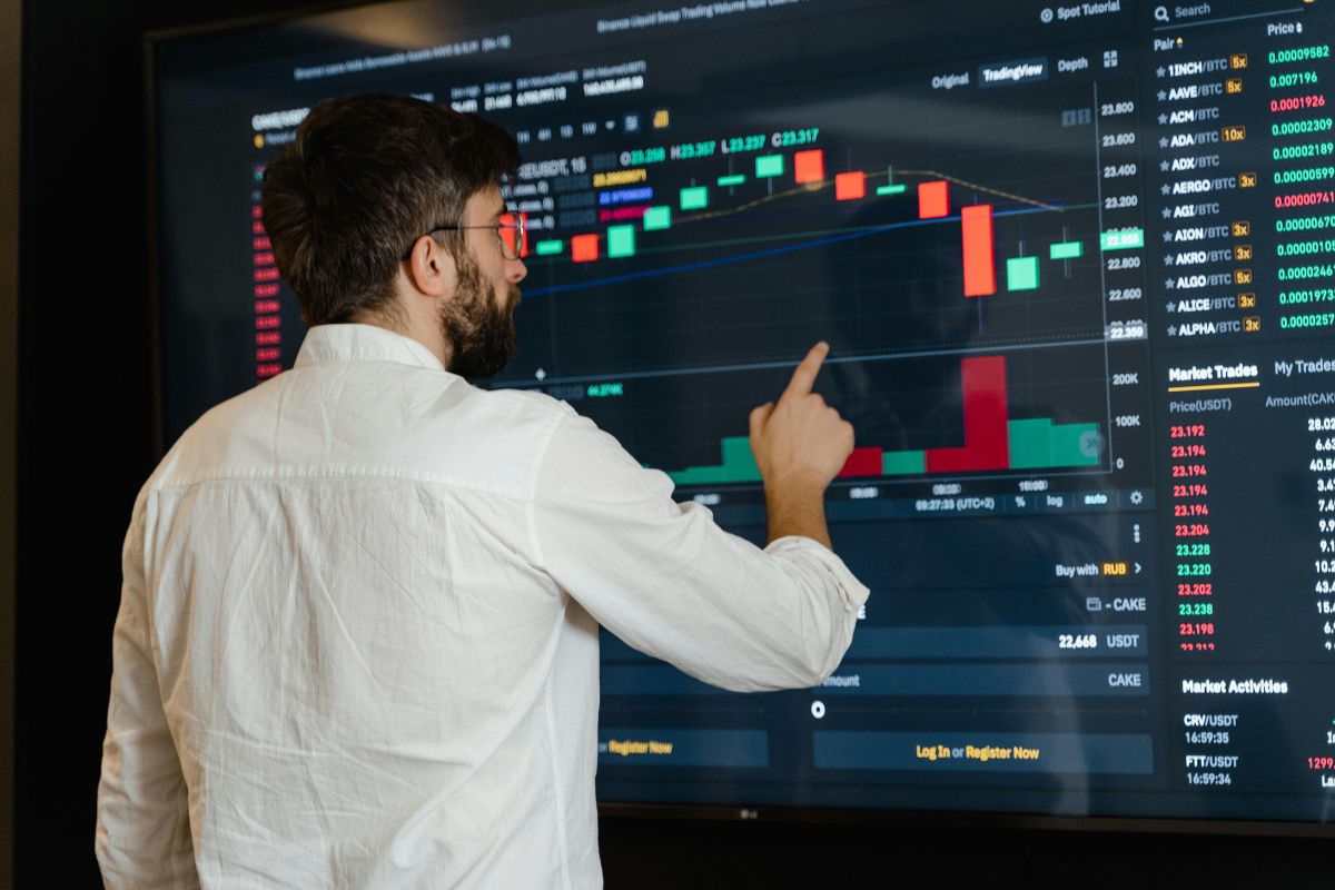 Bolsa brasileira oscila no fim do ano mas mantém forte avanço em 2025