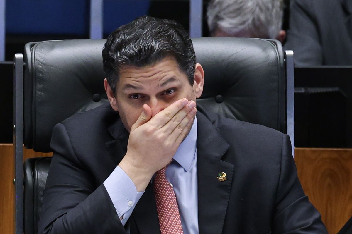 Prefeito de Macapá acusado de abuso de poder e coerção pediu proteção a Davi Alcolumbre