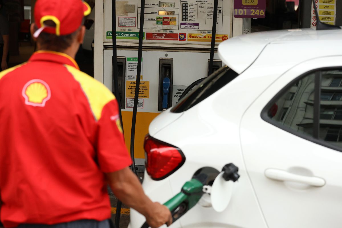 Morning Call: governo anuncia decreto de transparência na margem de lucro dos combustíveis