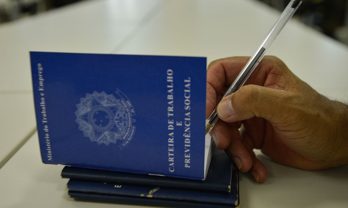Empresa indenizará funcionário demitido logo após deixar emprego anterior