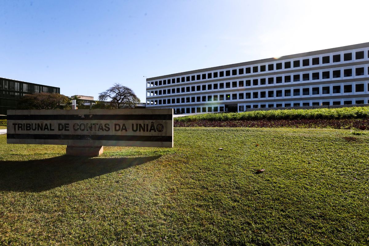 Sete candidatos disputam vaga no TCU e votação acontece nesta terça-feira (14). Como foi a sabatina?