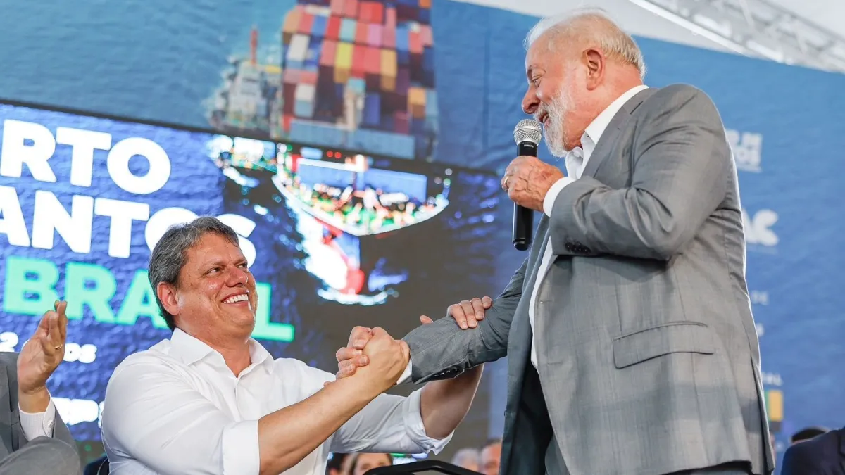 Para Lula, o candidato Tarcísio está com o pé no barro