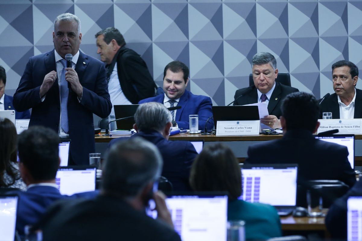 STF bloqueia R$ 390 milhões em bens de sindicato investigado por descontos indevidos do INSS