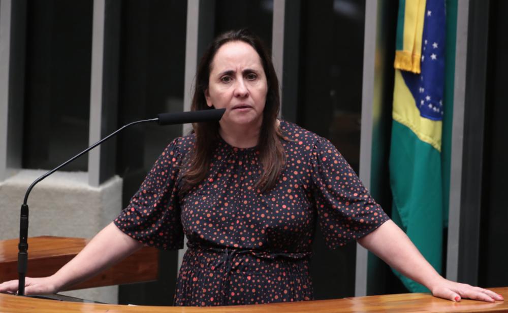 Adriana Ventura defende cautela na regulação da inteligência artificial