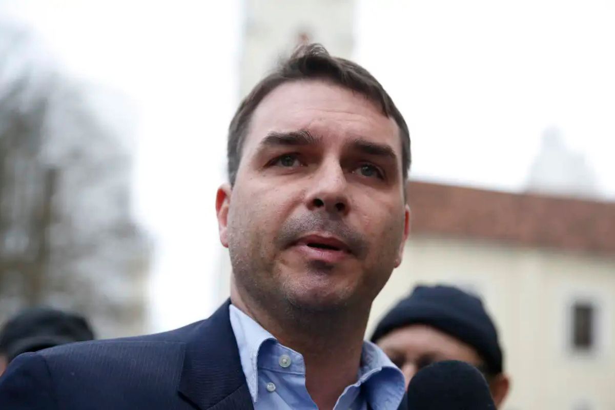 Flávio Bolsonaro tem patrimônio de R$ 700 milhões?