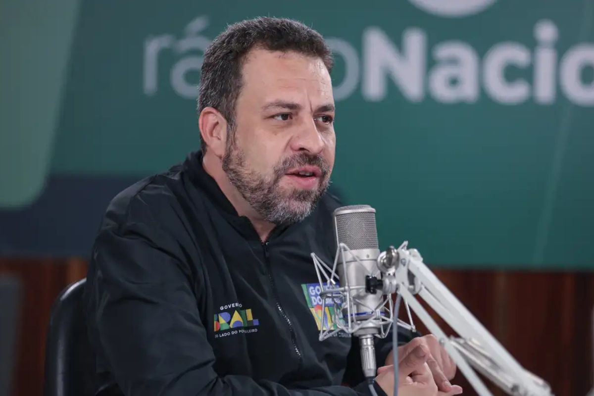 Guilherme Boulos defende fim da escala 6×1 e critica oposição à pauta