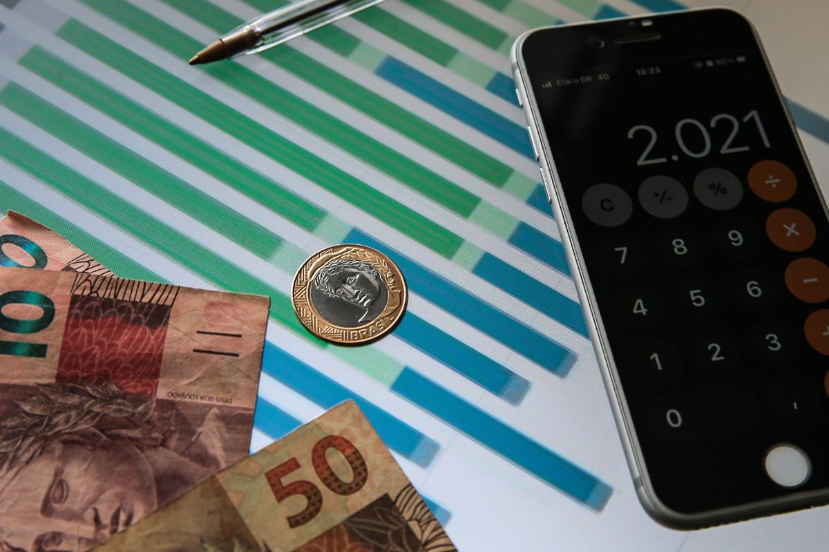Morning Call: governo avança com medidas para conter o endividamento das famílias