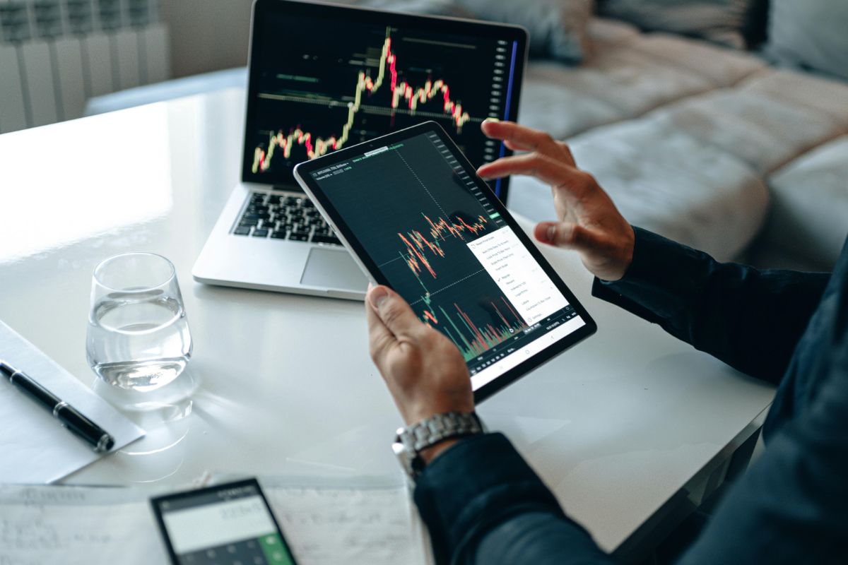 Trajetória da taxa básica de juros influencia mais que início do ciclo para desempenho dos FIIs, aponta estudo