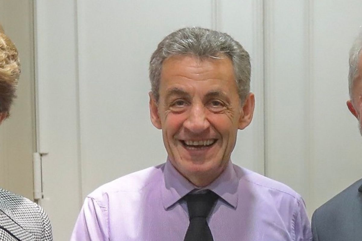 Ex-presidente da França, Nicolas Sarkozy, deixa prisão após ganhar liberdade provisória