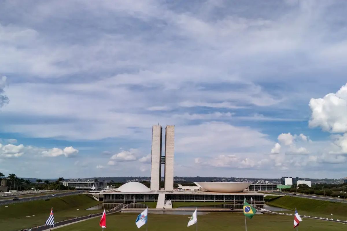 451 deputados disputam a reeleição, diz pesquisa