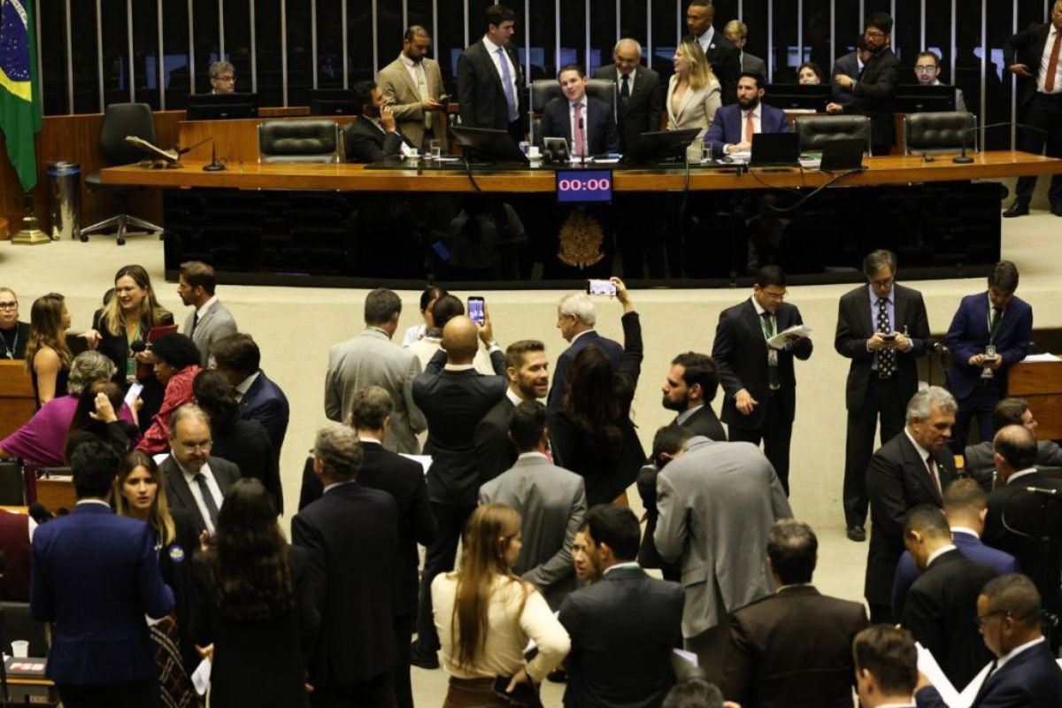 Políticos podem aproveitar janela partidária para migrar de partido, veja como isso acontece