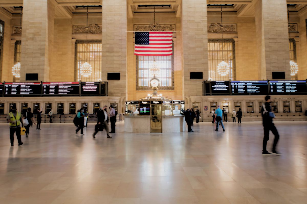 Com apenas um corte de juros em 2026, especialista sinaliza cautela do Fed, mas descarta crise