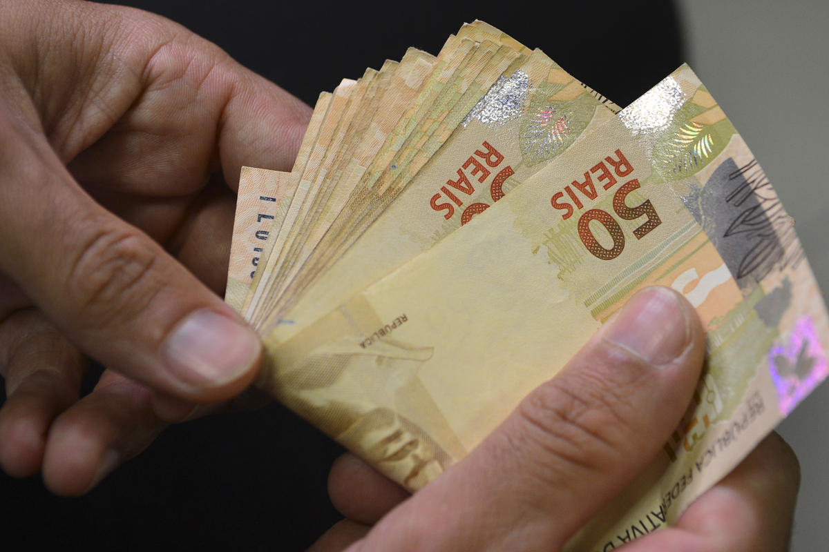 Por que salários mínimos existem e como surgiram?