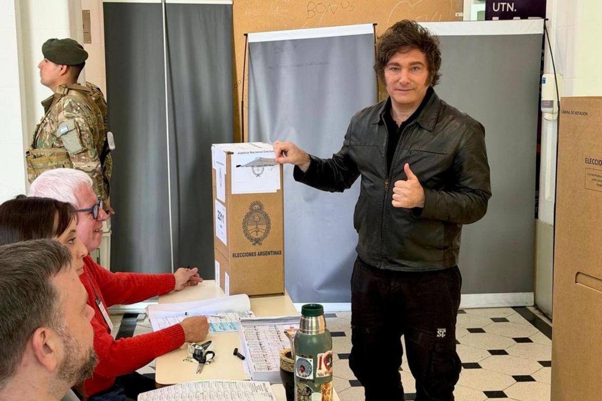 “Argentinos deram um basta ao populismo”, diz Milei após partido vencer eleições legislativas