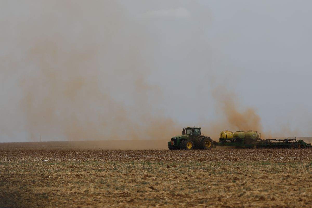 Crise no agro muda perfil do produtor; especialistas explicam como driblar desafios