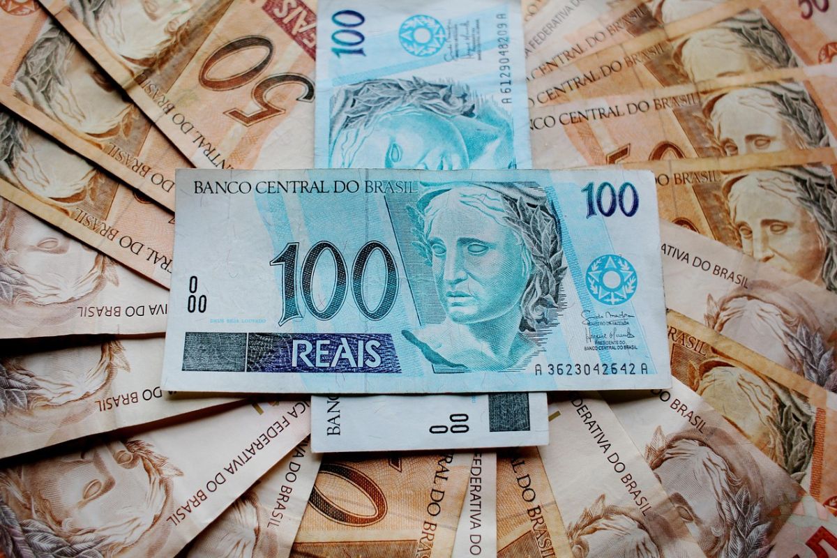 Economia em resumo: gastos públicos, crise bancária e incertezas regulatórias