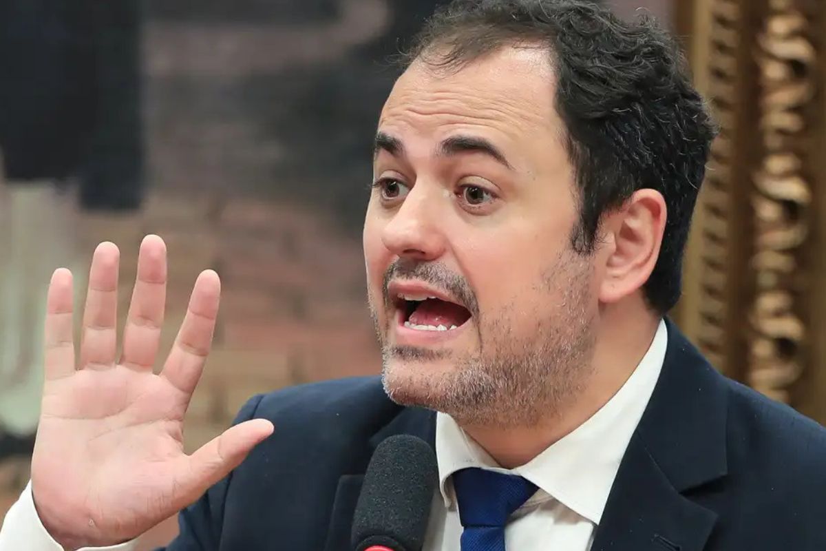 Possível cassação de Glauber Braga domina pauta da Câmara após noite de caos no plenário