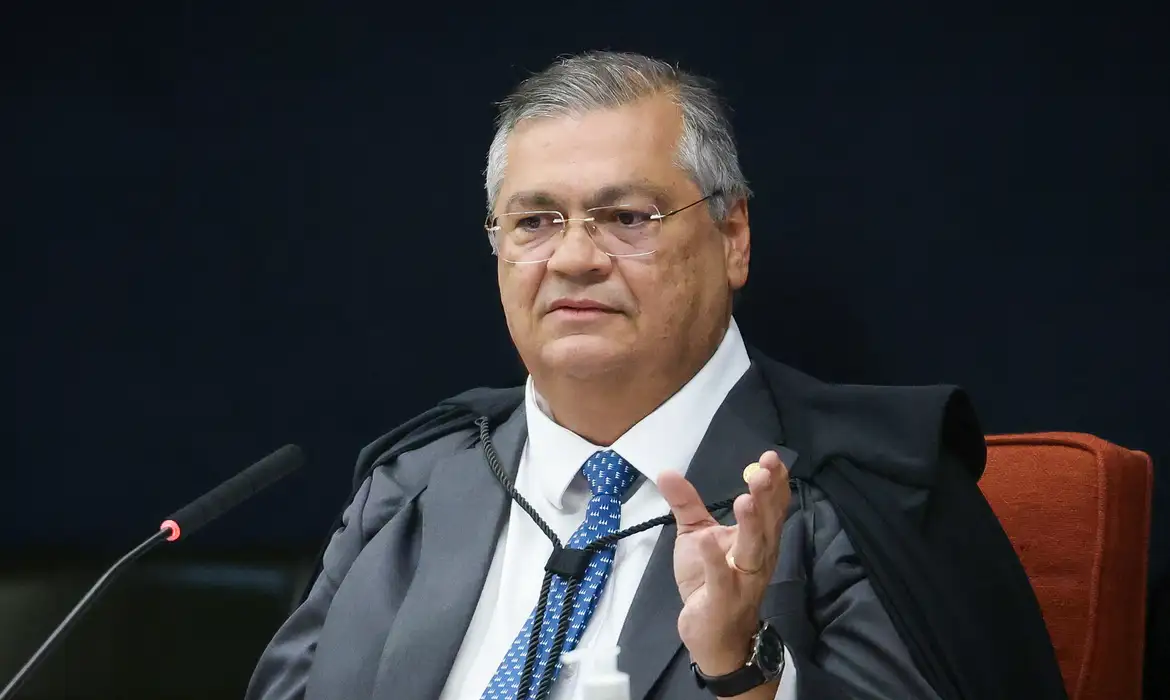 Dino barra decisões inglesas no caso de Mariana