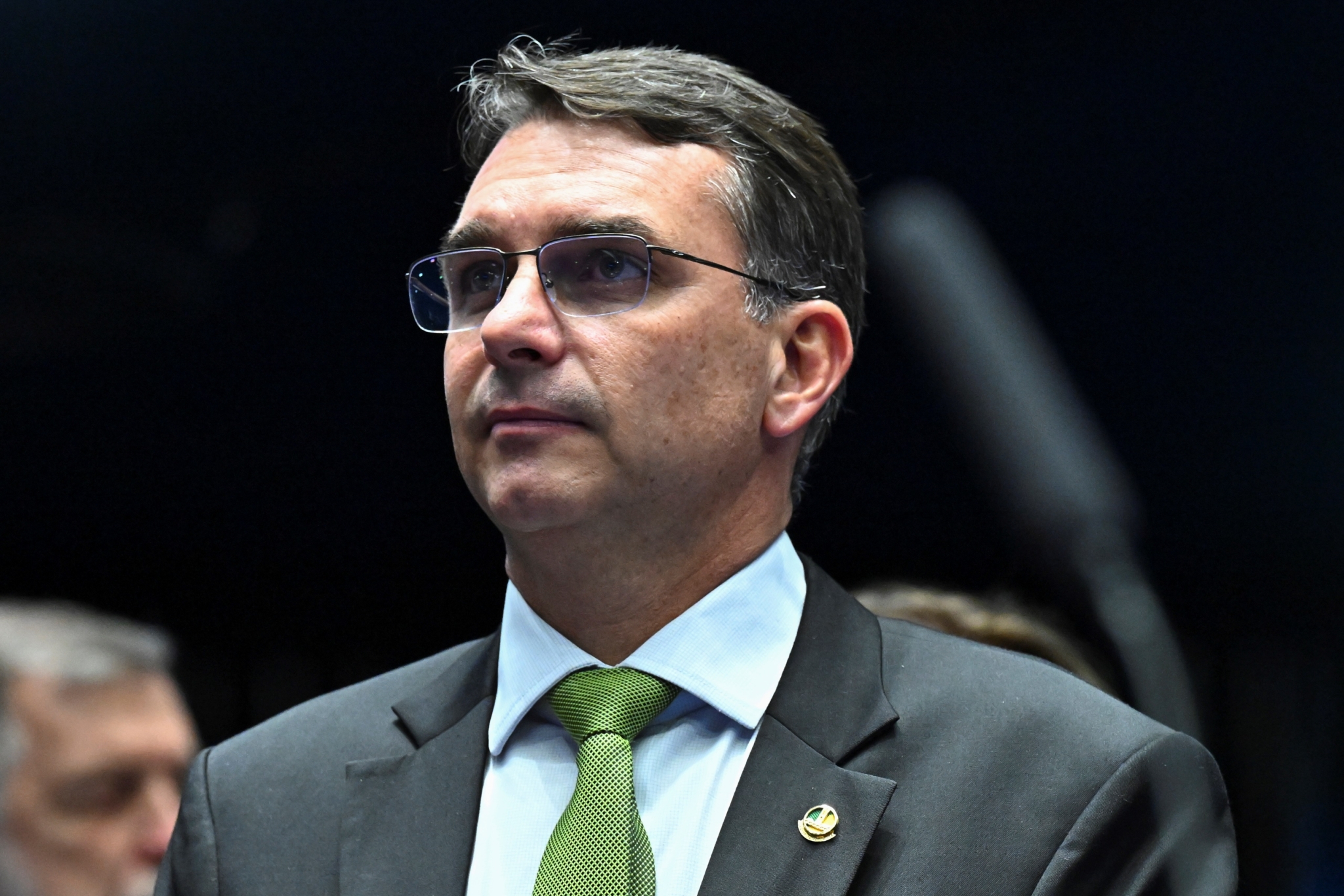 Flávio Bolsonaro encurta distância de Lula, mostra pesquisa da AtlasIntel