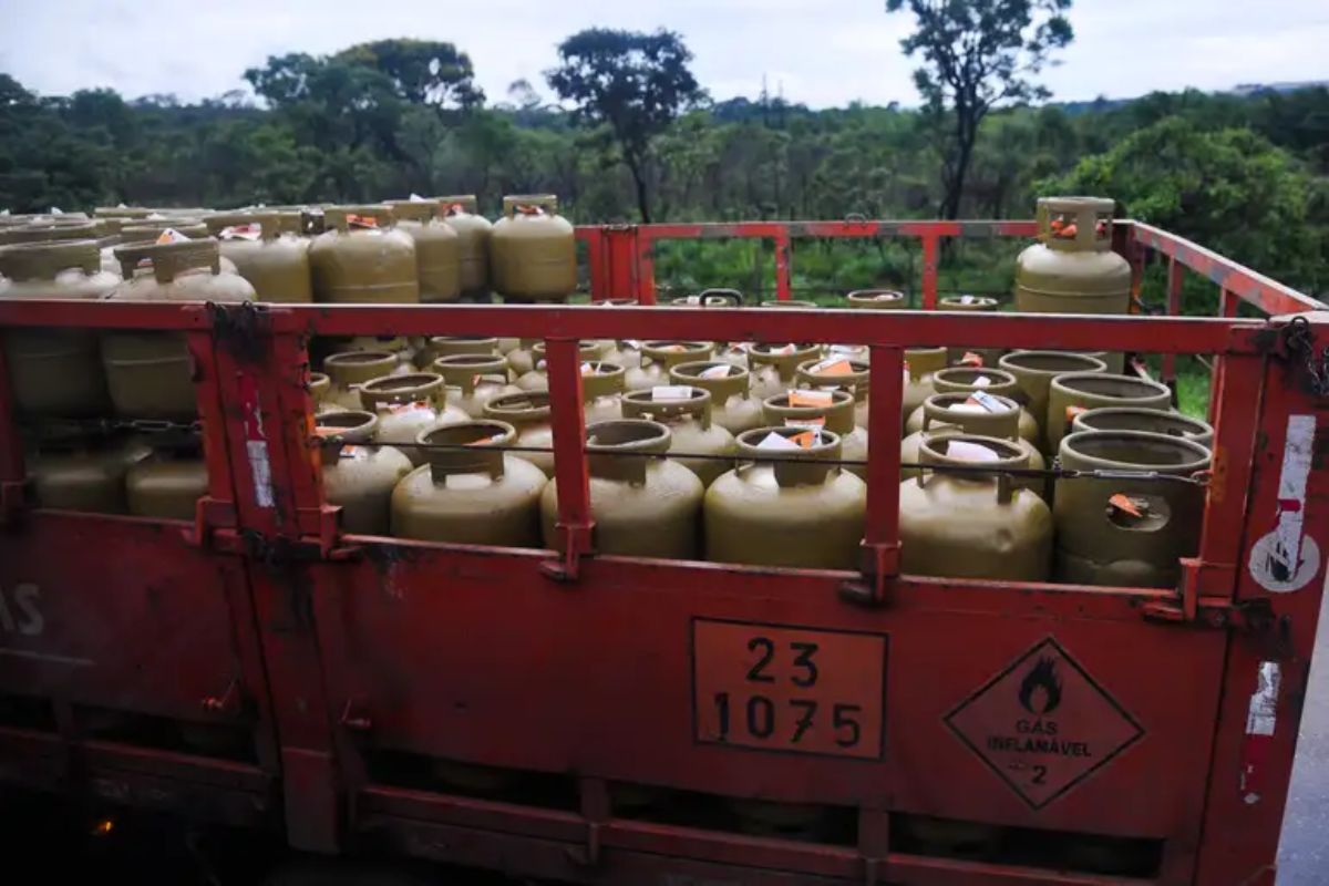 Programa Gás do Povo pode custar R$ 1,3 bilhão às distribuidoras de gás